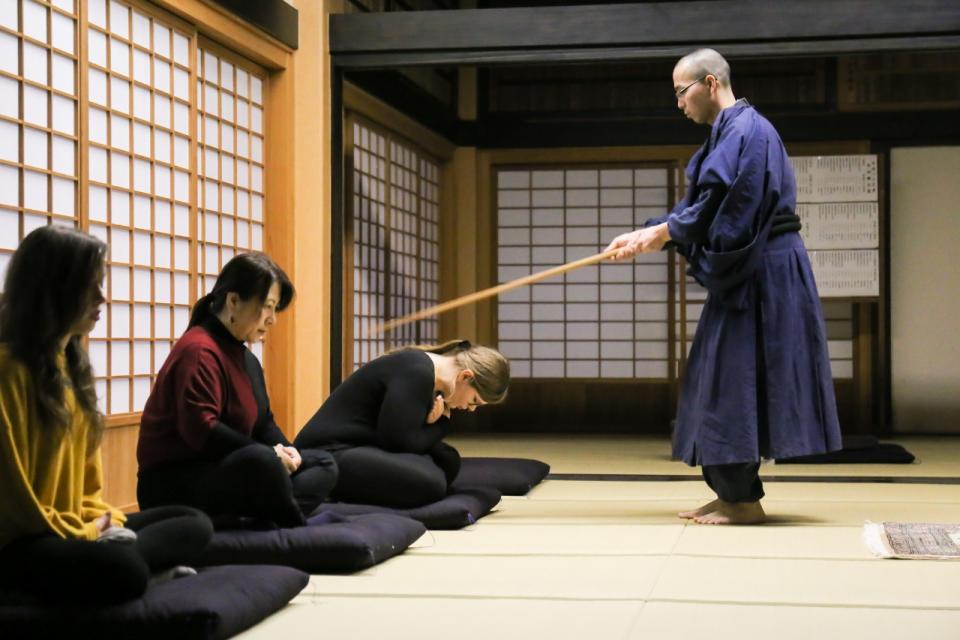 Zazen　　 　Myorakuji Temple