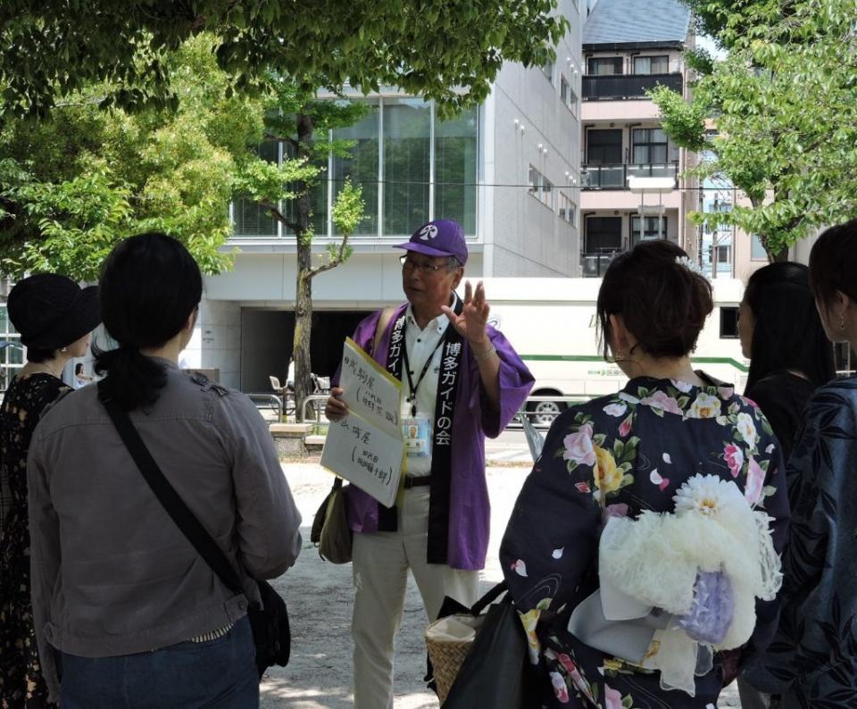 Guided Walking Tour　　 　Hakata Guide Association