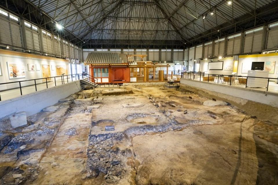 고대 내빈용 숙박시설의 유물이 보존되어 있는 고로칸 유적 전시관