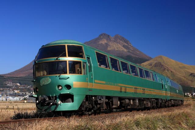 Yufuin no Mori train exterior