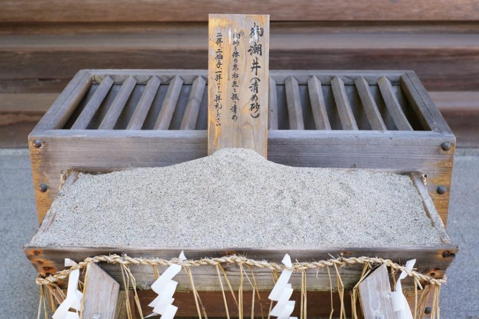 Don’t forget to cleanse yourself with the purifying sand called Oshioi as the shrine is dedicated to the deity of purification.