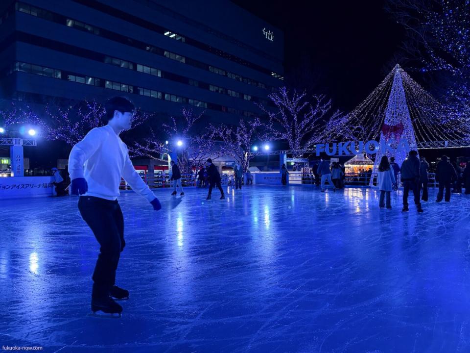 momochi-ice-skate