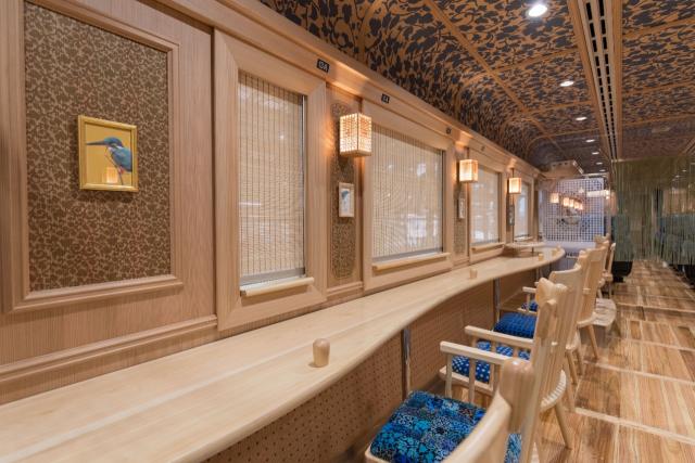 Kawasemi Yamasemi train interior