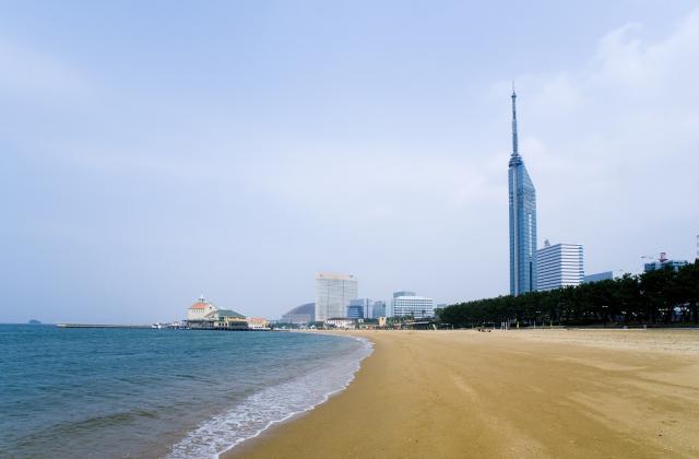 Momochi Seaside Park