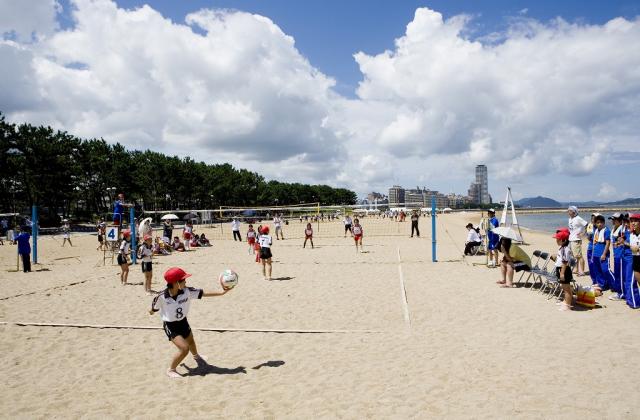 Momochi Seaside Park